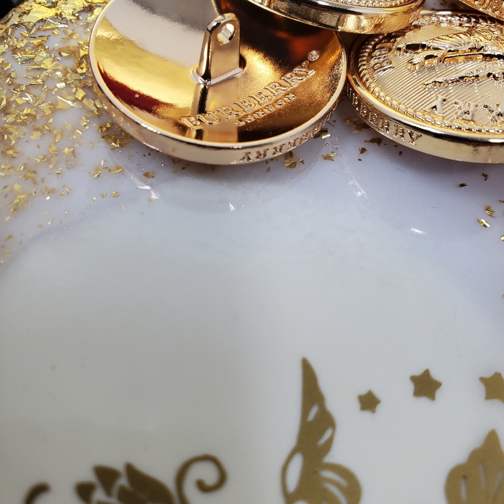 BURBERRY BUTTONS - Picture 4 of 16